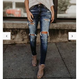 Vici universal distressed jeans size 3